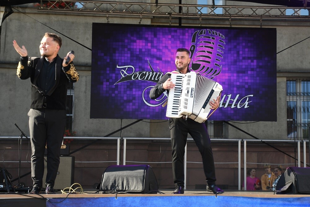 Wczoraj na placu Jana Pawła II w Nowym Bytomiu odbył się koncert charytatywny "Ruda Śląska solidarna z Ukrainą!", którego organizatorami byli: Miasto Ruda Śląska i Telewizja TVS. 

fot. Jacek Knapik