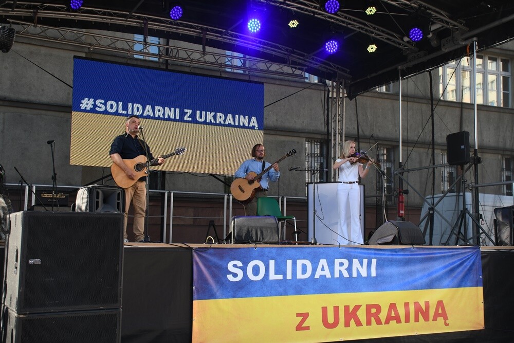 Wczoraj na placu Jana Pawła II w Nowym Bytomiu odbył się koncert charytatywny "Ruda Śląska solidarna z Ukrainą!", którego organizatorami byli: Miasto Ruda Śląska i Telewizja TVS. 

fot. Jacek Knapik