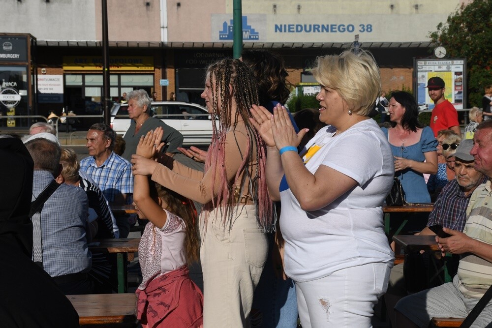 Wczoraj na placu Jana Pawła II w Nowym Bytomiu odbył się koncert charytatywny "Ruda Śląska solidarna z Ukrainą!", którego organizatorami byli: Miasto Ruda Śląska i Telewizja TVS. 

fot. Jacek Knapik