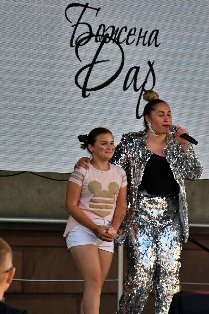 Wczoraj na placu Jana Pawła II w Nowym Bytomiu odbył się koncert charytatywny "Ruda Śląska solidarna z Ukrainą!", którego organizatorami byli: Miasto Ruda Śląska i Telewizja TVS. 

fot. Jacek Knapik