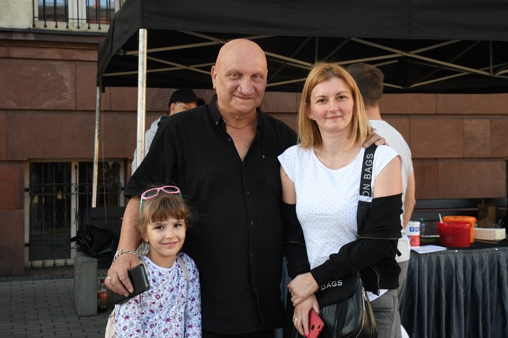 Wczoraj na placu Jana Pawła II w Nowym Bytomiu odbył się koncert charytatywny "Ruda Śląska solidarna z Ukrainą!", którego organizatorami byli: Miasto Ruda Śląska i Telewizja TVS. 

fot. Jacek Knapik