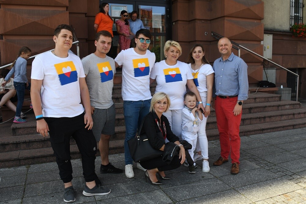 Wczoraj na placu Jana Pawła II w Nowym Bytomiu odbył się koncert charytatywny "Ruda Śląska solidarna z Ukrainą!", którego organizatorami byli: Miasto Ruda Śląska i Telewizja TVS. 

fot. Jacek Knapik