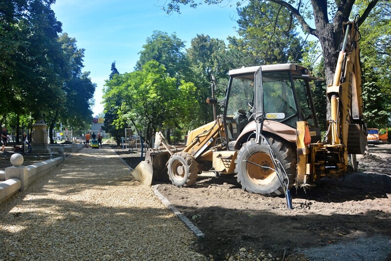 Ruda Śląska: Trwają prace modernizacyjne na Placu Niepodległości [ZDJĘCIA]