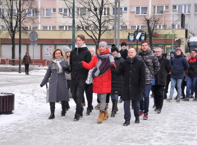 Rudzcy maturzyści zatańczyli poloneza na rynku!