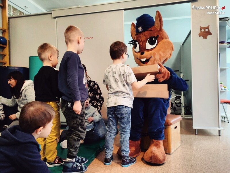 Rudzcy policjanci przyłączyli się do akcji "Paczuszka dla maluszka"