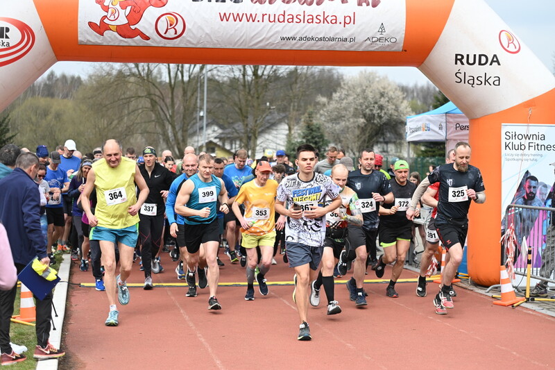 Rudzianie po raz kolejny pobiegli z wiewiórką! Za nami kwietniowa edycja biegu [ZDJĘCIA]