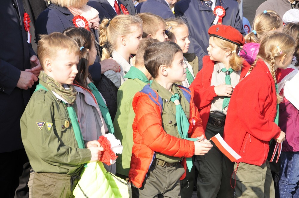 Dziś na placu przed kościołem parafii Świętego Piusa X w Rudzie Śląskiej w samo południe odśpiewany został Mazurek Dąbrowskiego – w ten sposób tuż po uroczystej mszy świętej upamiętniono setną rocznicę odzyskania niepodległości.
