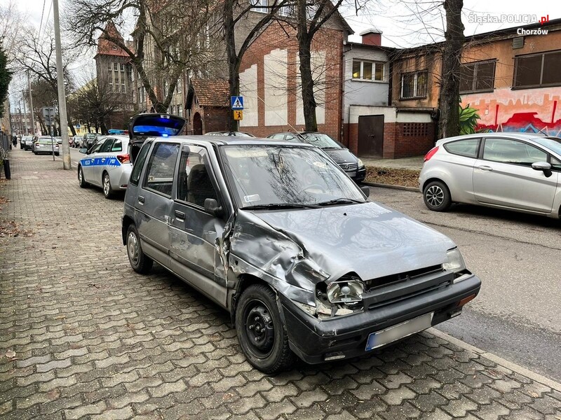 Rudzianin mając 2,5 promila wjechał Tico w bok tramwaju.. i ruszył dalej. Co mu grozi?