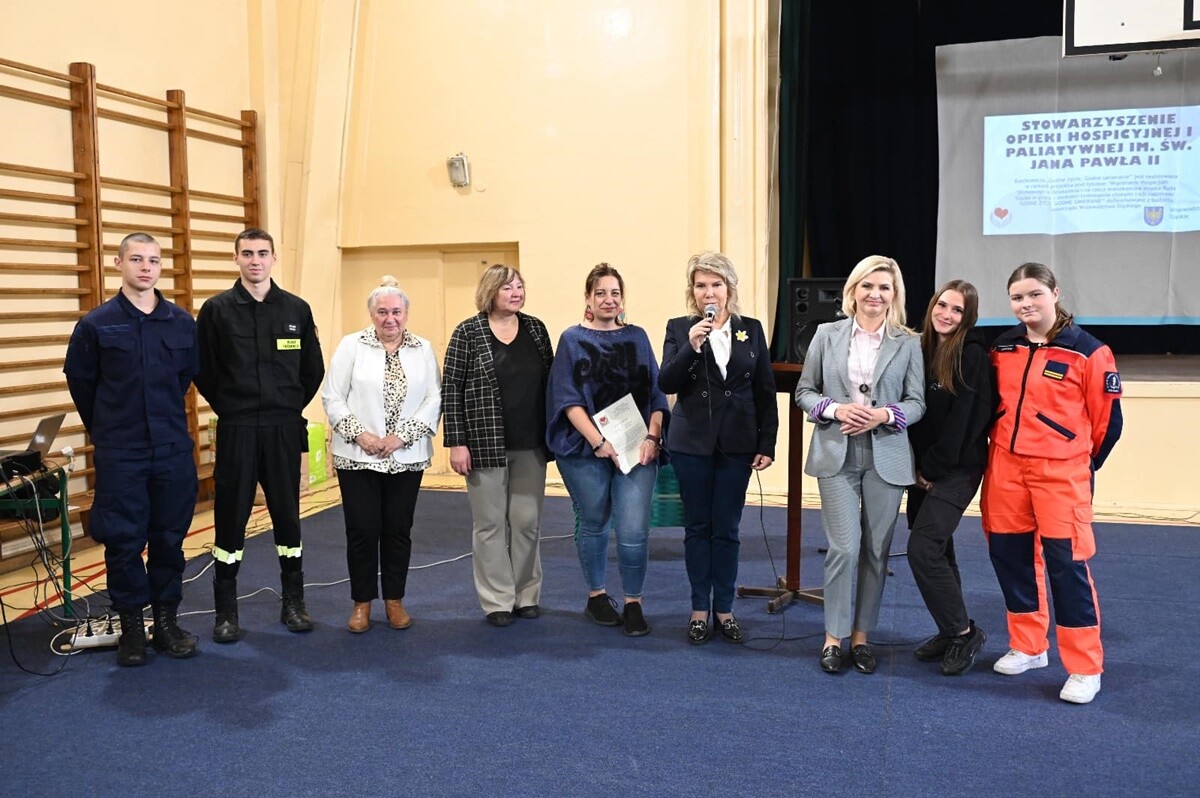 Rudzka akcja „Pola nadziei” i konferencja o godnym życiu i umieraniu. / FOT. UM Ruda Śląska / ZS nr 2