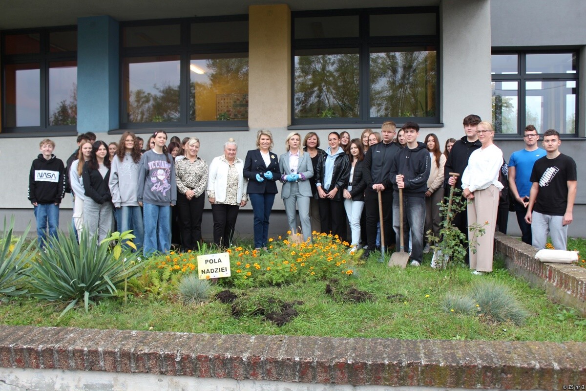 Rudzka akcja „Pola nadziei” i konferencja o godnym życiu i umieraniu. / FOT. UM Ruda Śląska / ZS nr 2