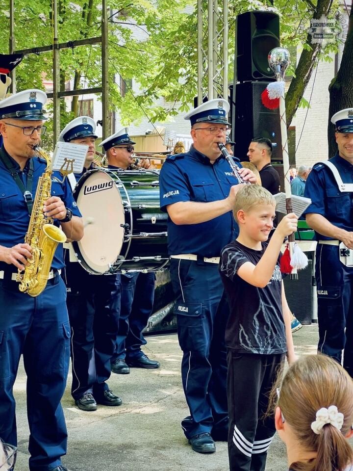 Rudzki Dzień Dziecka był pełen atrakcji – policyjne stoisko przyciągnęło tłumy / fot. KMP Ruda Śląska