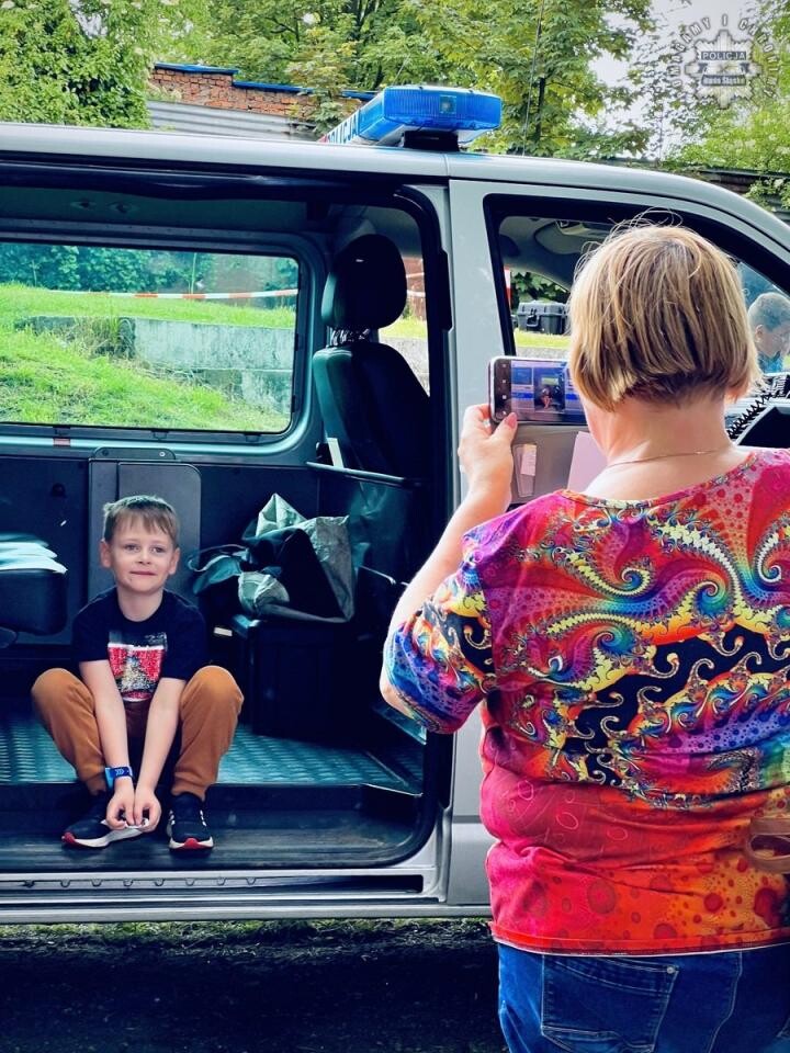 Rudzki Dzień Dziecka był pełen atrakcji – policyjne stoisko przyciągnęło tłumy / fot. KMP Ruda Śląska