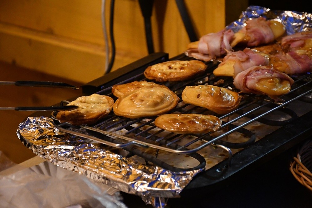 Wystartował Rudzki Jarmark Świąteczny! Na rudzkim rynku rozbłysła miejska choinka i zapachniało świętami. fot. Jacek Knapik