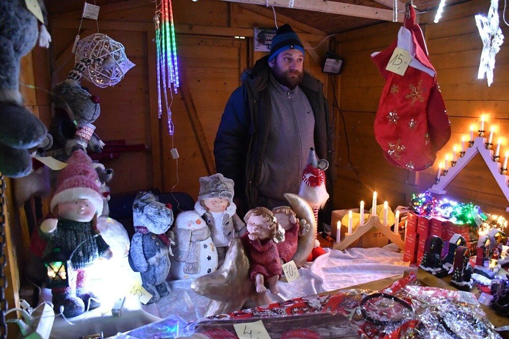 Wystartował Rudzki Jarmark Świąteczny! Na rudzkim rynku rozbłysła miejska choinka i zapachniało świętami. fot. Jacek Knapik