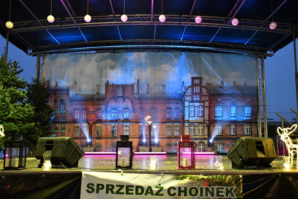 Wystartował Rudzki Jarmark Świąteczny! Na rudzkim rynku rozbłysła miejska choinka i zapachniało świętami. fot. Jacek Knapik