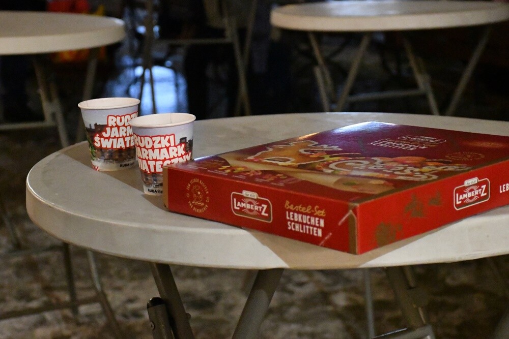 Wystartował Rudzki Jarmark Świąteczny! Na rudzkim rynku rozbłysła miejska choinka i zapachniało świętami. fot. Jacek Knapik