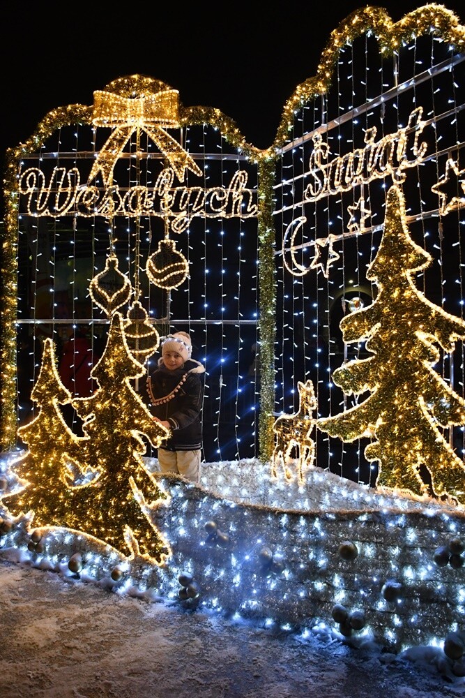 Wystartował Rudzki Jarmark Świąteczny! Na rudzkim rynku rozbłysła miejska choinka i zapachniało świętami. fot. Jacek Knapik