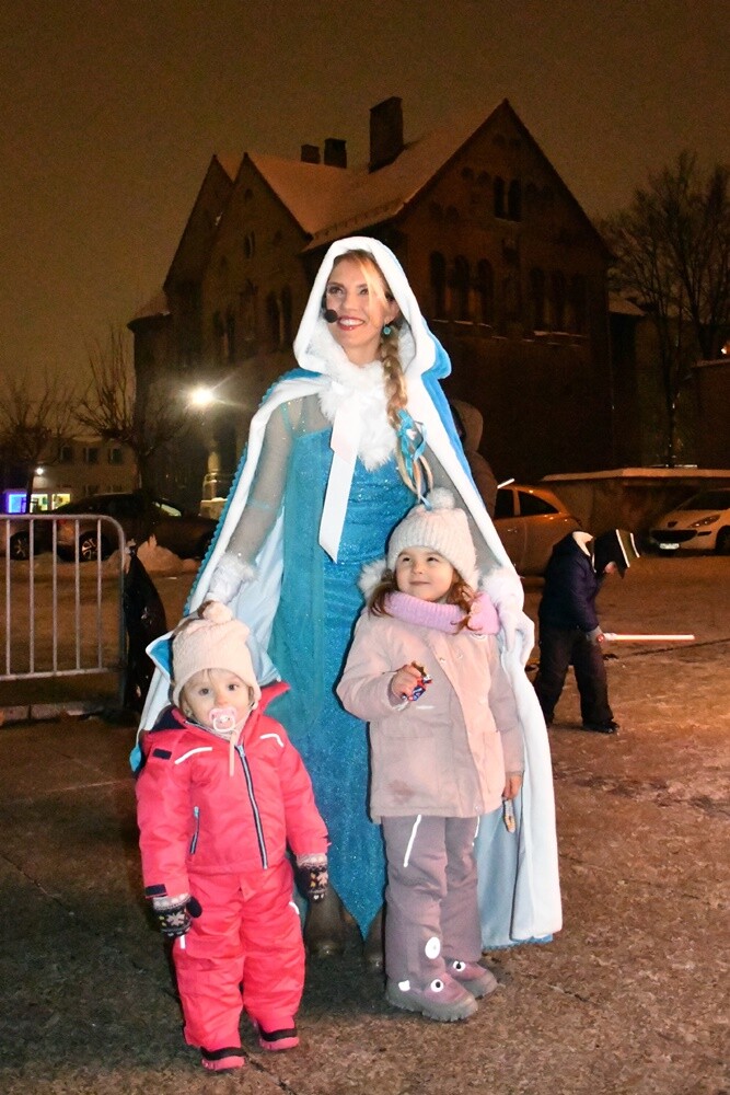 Wystartował Rudzki Jarmark Świąteczny! Na rudzkim rynku rozbłysła miejska choinka i zapachniało świętami. fot. Jacek Knapik