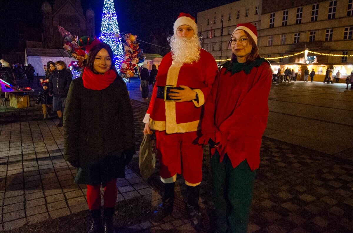 Świąteczna atmosfera w sercu Rudy Śląskiej – Jarmark Świąteczny przyciąga tłumy/ fot. Marek i Krzysztof Faber