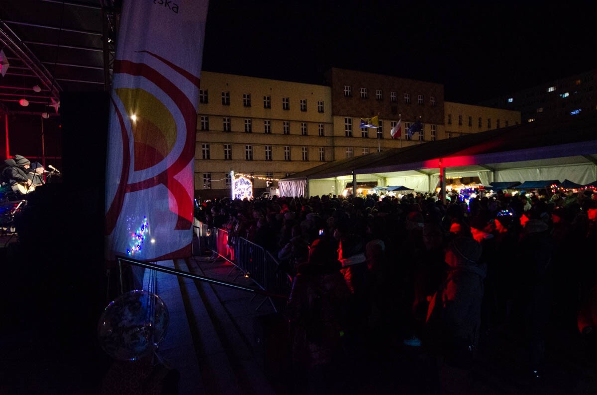 Świąteczna atmosfera w sercu Rudy Śląskiej – Jarmark Świąteczny przyciąga tłumy/ fot. Marek i Krzysztof Faber
