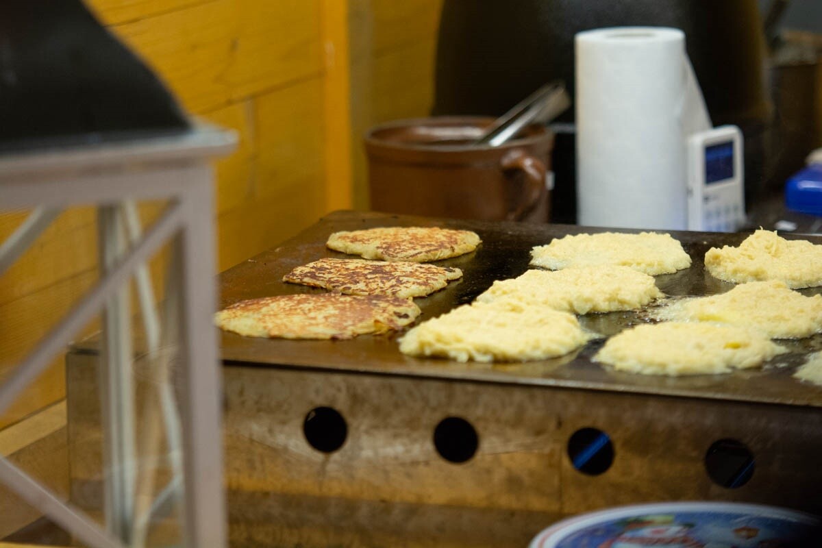 Świąteczna atmosfera w sercu Rudy Śląskiej – Jarmark Świąteczny przyciąga tłumy/ fot. Marek i Krzysztof Faber