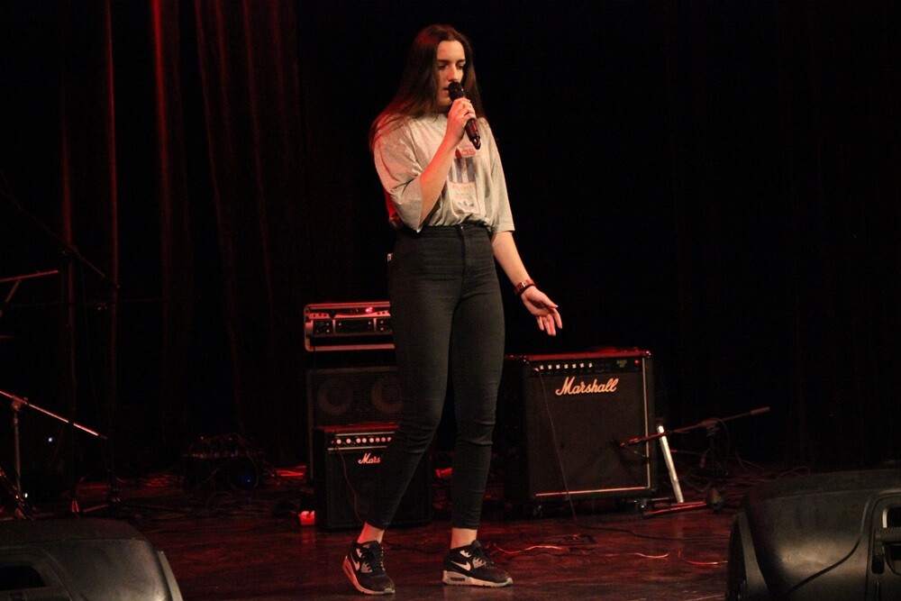 16 solistów i 5 zespołów rywalizowało dziś w konkursie "O Rudzki Mikrofon", zorganizowanym przez Młodzieżową Radę Miasta Ruda Śląska i Miejskie Centrum Kultury. Zwyciężyła Weronika Nawara, która w nagrodę wystąpi podczas Dni Rudy Śląskiej. Jury miało trudne zadanie i zdecydowało, że na scenie zobaczymy wówczas również zdobywców drugiego miejsca - zespół Gabor.