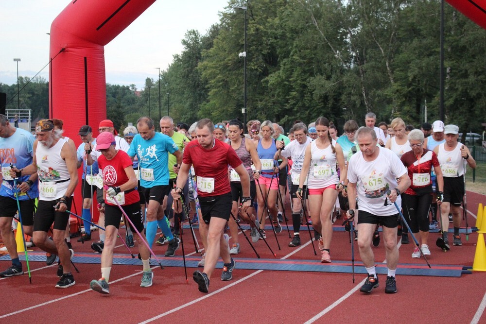 Za nami kolejny Rudzki Półmaraton Industrialny - miłośnicy aktywnego spędzania czasu w biegu przemierzyli w sobotni wieczór ulice Rudy Śląskiej. (foto: Urząd Miasta Ruda Śląska)