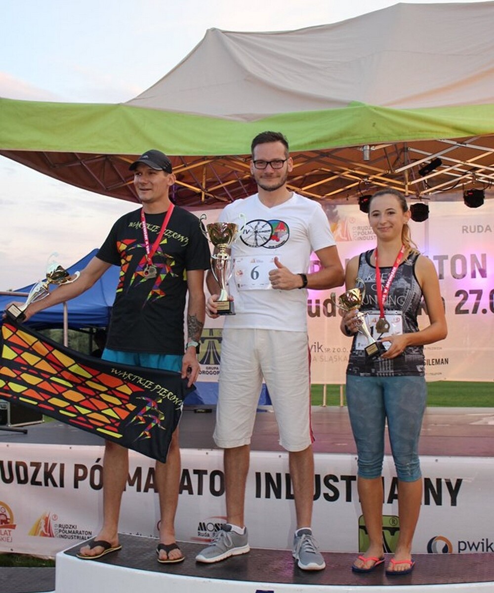 Za nami kolejny Rudzki Półmaraton Industrialny - miłośnicy aktywnego spędzania czasu w biegu przemierzyli w sobotni wieczór ulice Rudy Śląskiej. (foto: Urząd Miasta Ruda Śląska)