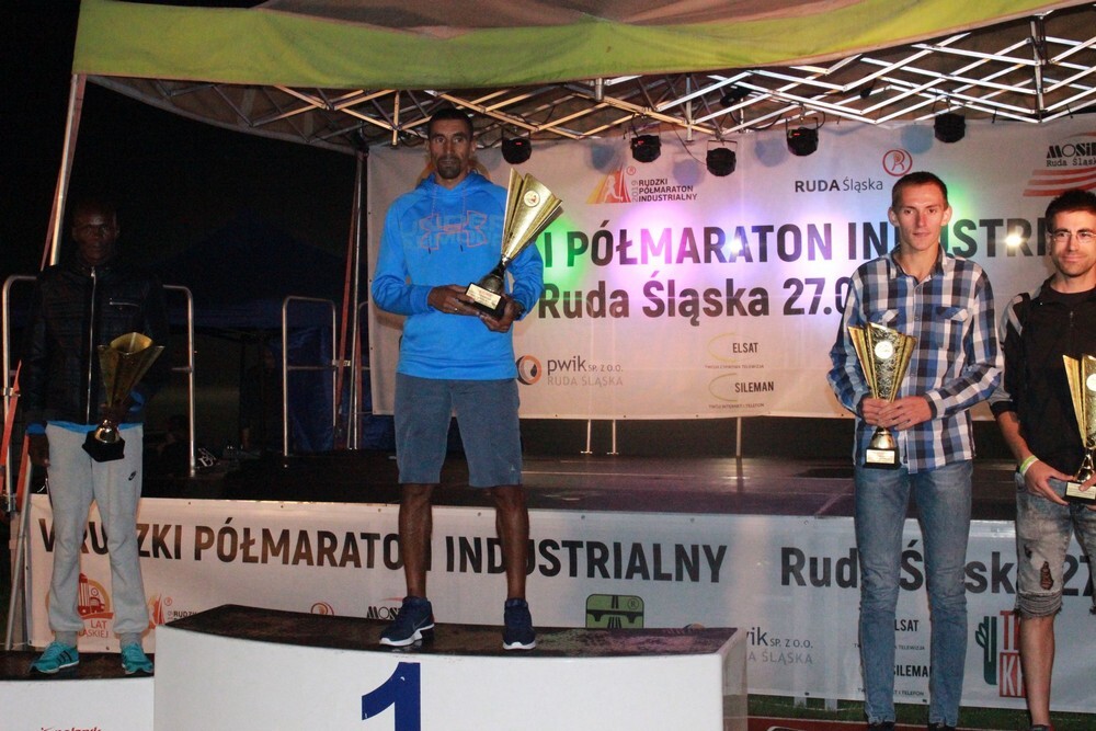 Za nami kolejny Rudzki Półmaraton Industrialny - miłośnicy aktywnego spędzania czasu w biegu przemierzyli w sobotni wieczór ulice Rudy Śląskiej. (foto: Urząd Miasta Ruda Śląska)