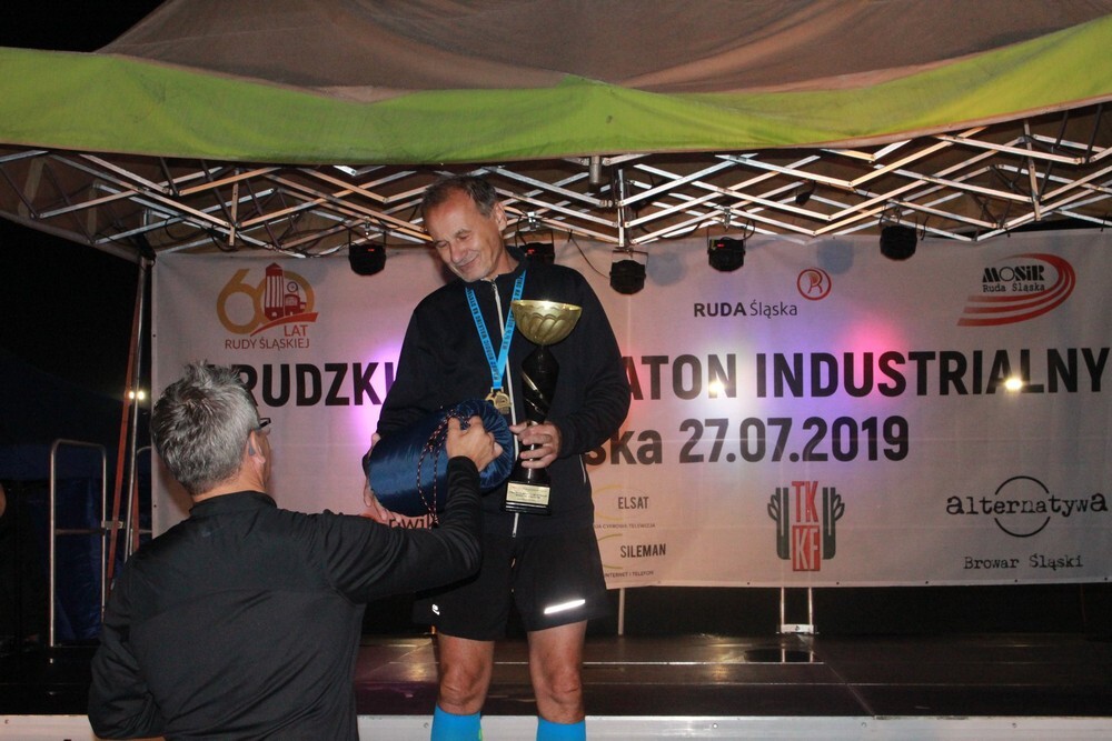 Za nami kolejny Rudzki Półmaraton Industrialny - miłośnicy aktywnego spędzania czasu w biegu przemierzyli w sobotni wieczór ulice Rudy Śląskiej. (foto: Urząd Miasta Ruda Śląska)