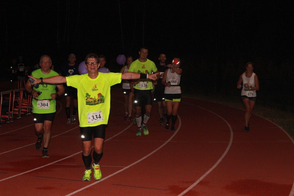 Za nami kolejny Rudzki Półmaraton Industrialny - miłośnicy aktywnego spędzania czasu w biegu przemierzyli w sobotni wieczór ulice Rudy Śląskiej. (foto: Urząd Miasta Ruda Śląska)