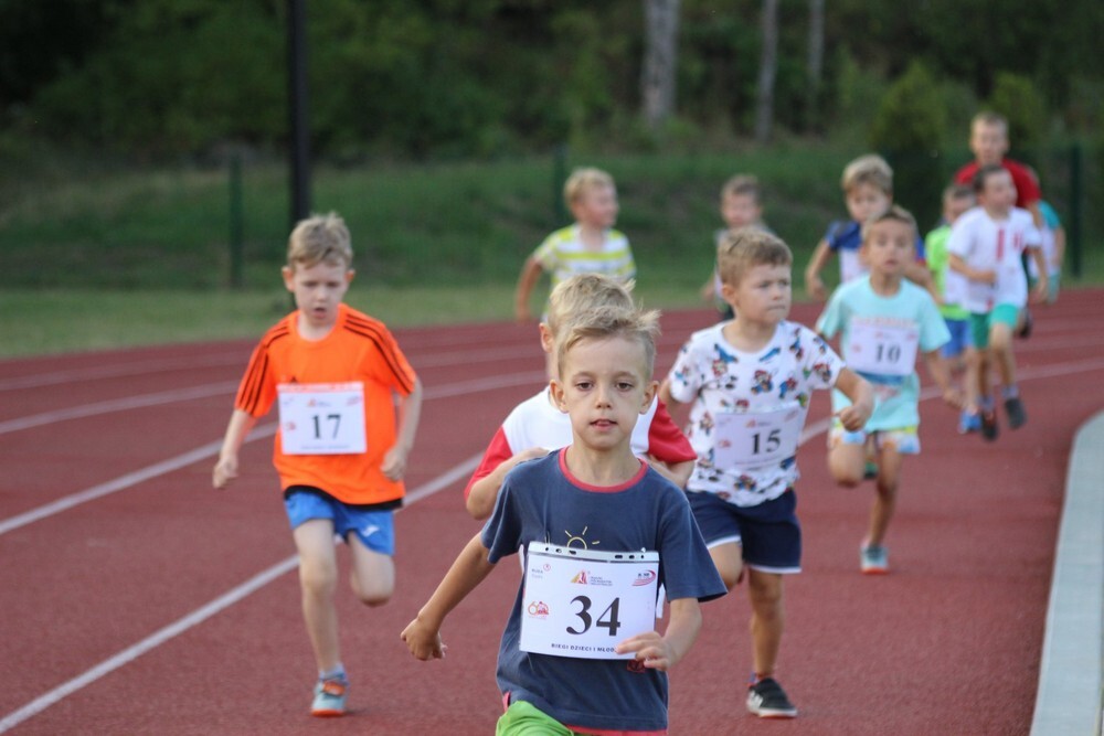 Za nami kolejny Rudzki Półmaraton Industrialny - miłośnicy aktywnego spędzania czasu w biegu przemierzyli w sobotni wieczór ulice Rudy Śląskiej. (foto: Urząd Miasta Ruda Śląska)