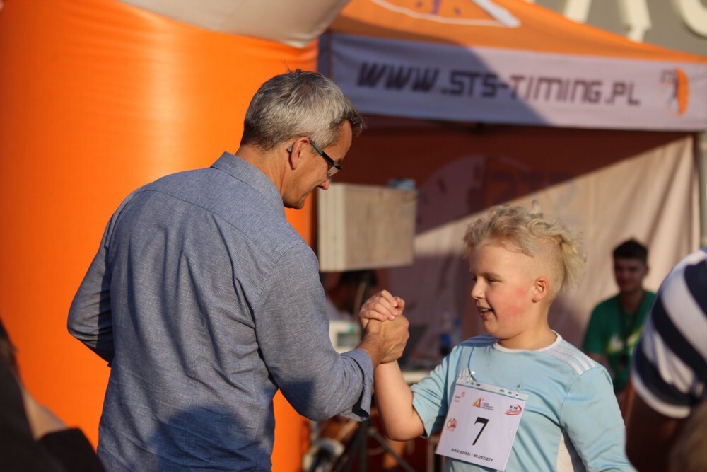 Za nami kolejny Rudzki Półmaraton Industrialny - miłośnicy aktywnego spędzania czasu w biegu przemierzyli w sobotni wieczór ulice Rudy Śląskiej. (foto: Urząd Miasta Ruda Śląska)