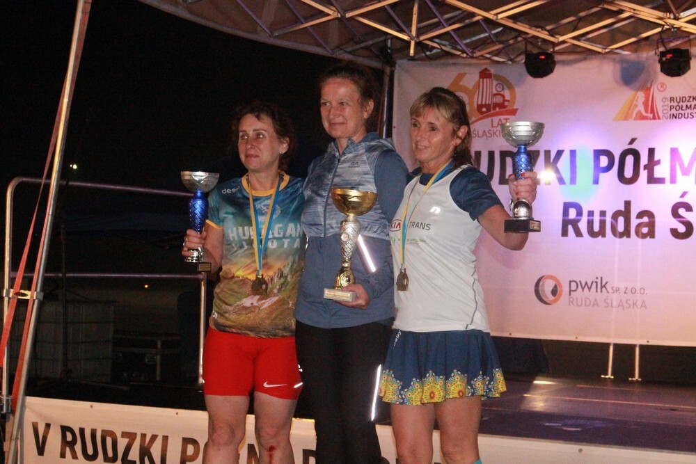 Za nami kolejny Rudzki Półmaraton Industrialny - miłośnicy aktywnego spędzania czasu w biegu przemierzyli w sobotni wieczór ulice Rudy Śląskiej. (foto: Urząd Miasta Ruda Śląska)