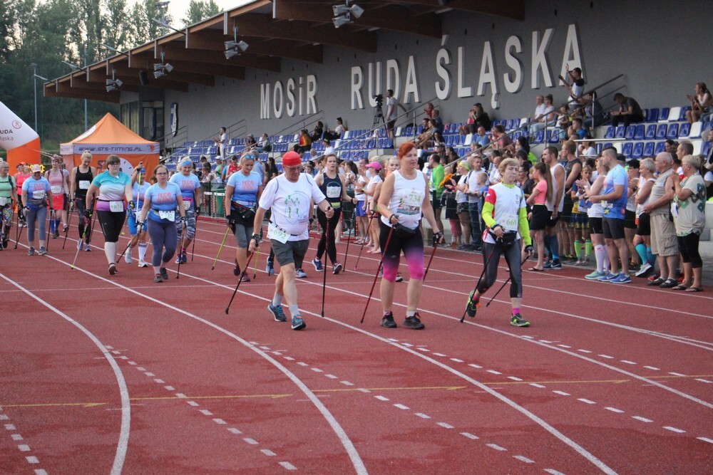 Za nami kolejny Rudzki Półmaraton Industrialny - miłośnicy aktywnego spędzania czasu w biegu przemierzyli w sobotni wieczór ulice Rudy Śląskiej. (foto: Urząd Miasta Ruda Śląska)