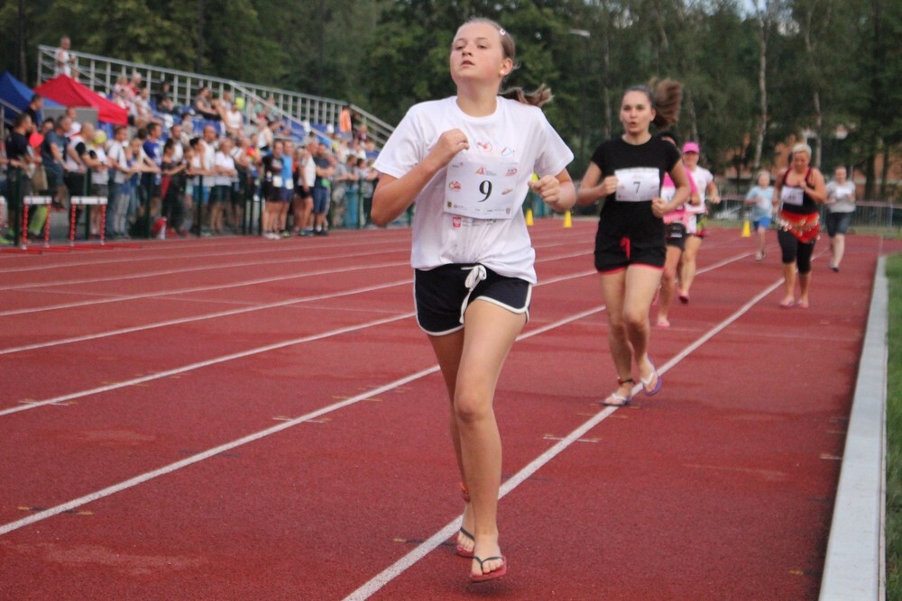 Za nami kolejny Rudzki Półmaraton Industrialny - miłośnicy aktywnego spędzania czasu w biegu przemierzyli w sobotni wieczór ulice Rudy Śląskiej. (foto: Urząd Miasta Ruda Śląska)