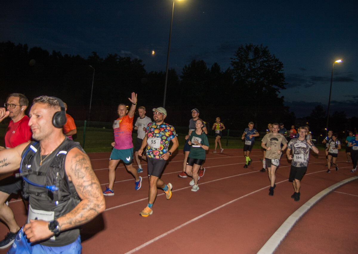 Za nami kolejna odsłona Rudzkiego Półmaratonu Industrialnego, setki uczestników pobiegło nocną porą przez nasze miasto. Byliśmy i my, mamy zdjęcia!