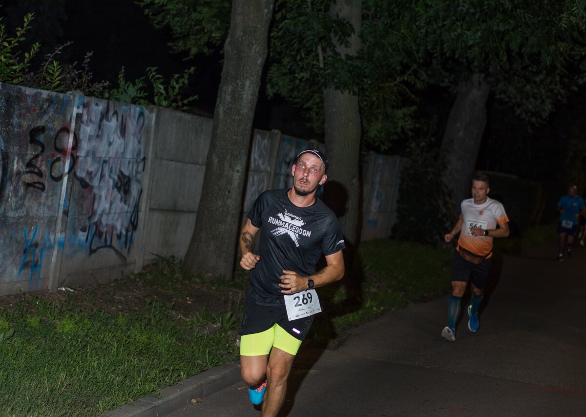 Za nami kolejna odsłona Rudzkiego Półmaratonu Industrialnego, setki uczestników pobiegło nocną porą przez nasze miasto. Byliśmy i my, mamy zdjęcia!