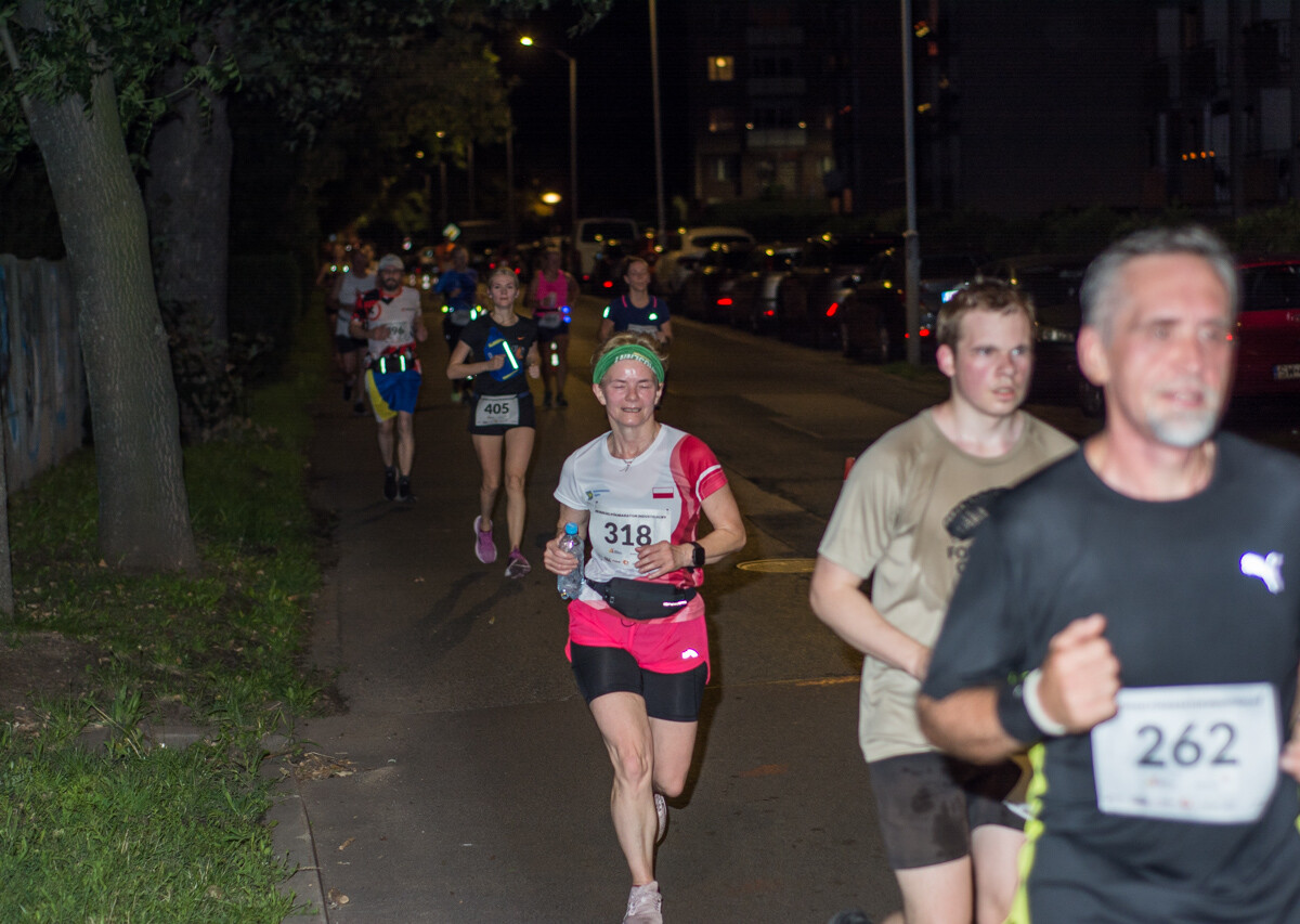 Za nami kolejna odsłona Rudzkiego Półmaratonu Industrialnego, setki uczestników pobiegło nocną porą przez nasze miasto. Byliśmy i my, mamy zdjęcia!