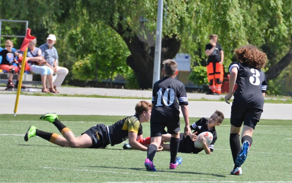 W niedzielę, 6 maja br. na Burloch Arenie byliśmy świadkami turnieju finałowego Międzywojewódzkich Mistrzostw Młodzików (roczniki 2004, 05 czyli VII, VI klasa szkoły podstawowej). Był to turniej końcowy dla klubów z województw: lubuskiego, wielkopolskiego, dolnośląskiego, opolskiego, śląskiego i małopolskiego.