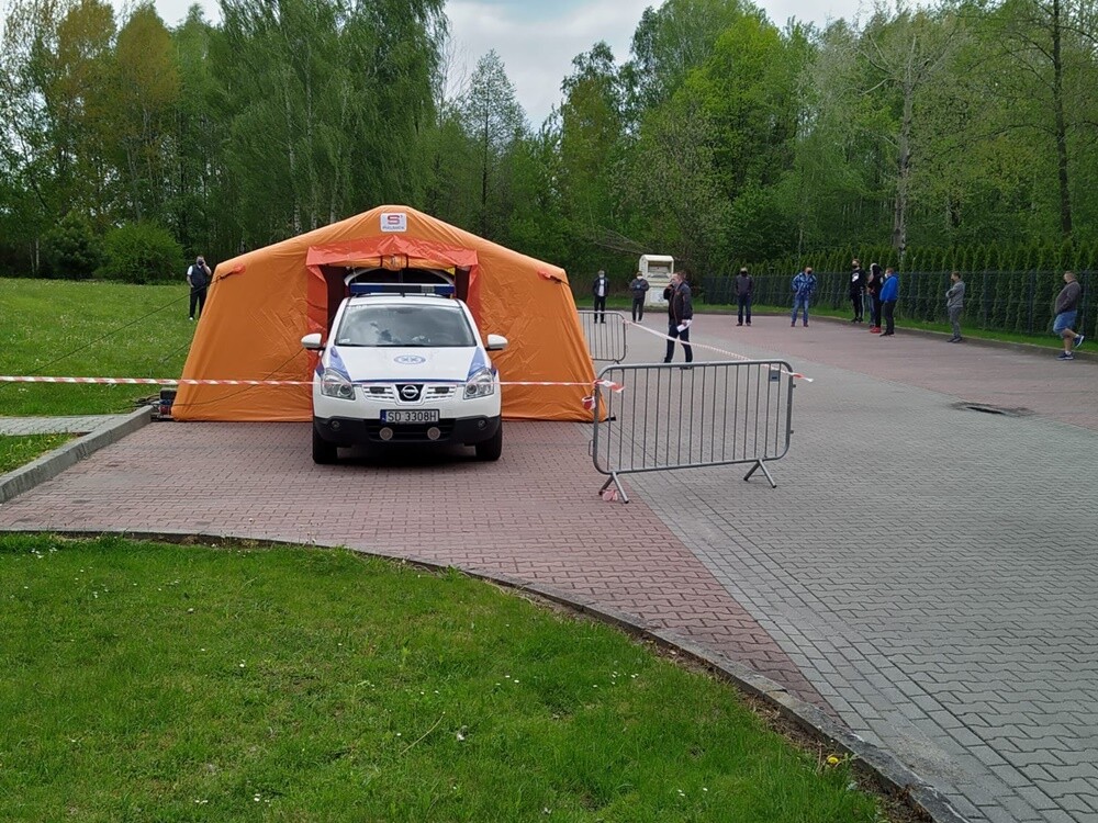 Wczoraj (7 maja) ruszyły badania przesiewowe górników pracujących w kopalniach, w których wystąpiła największa ilość zakażeń. – Decyzją rządu oraz Głównego Inspektora Sanitarnego dzisiaj przebadanych ma być łącznie 1000 górników – zapowiada wojewoda śląski Jarosław Wieczorek.