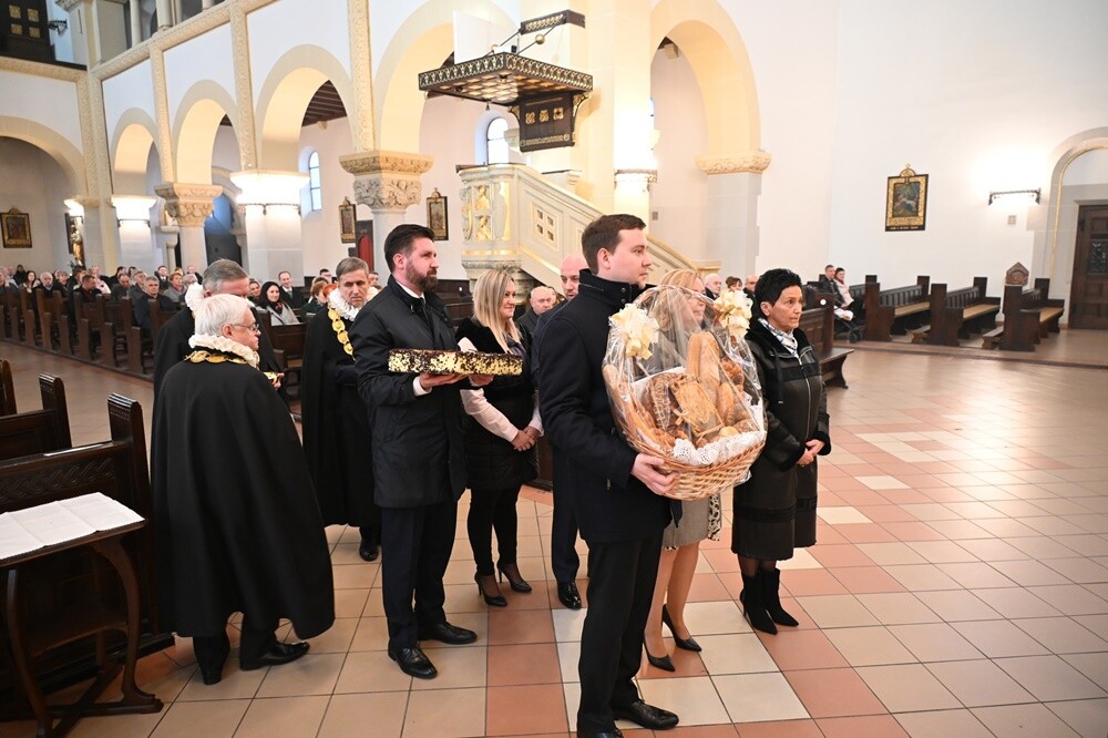 W sobotę, o godz. 16.00 w sanktuarium pw. św. Józefa w Rudzie odbyły się coroczne uroczystości związane z dniem św. Józefa i św. Klemensa.

fot. UM Ruda Śląska