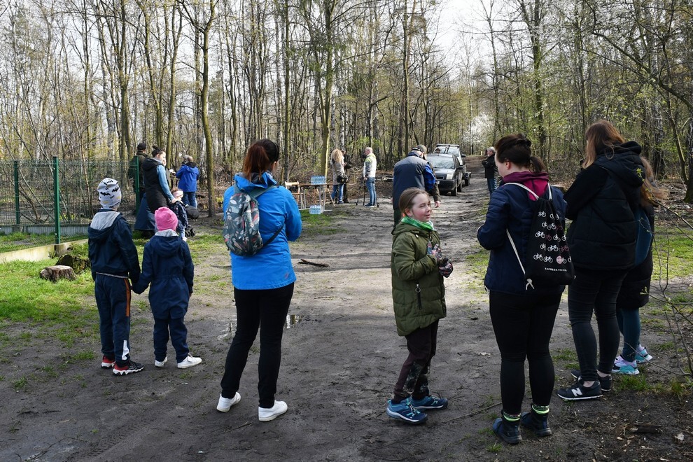W sobotę, 15 kwietnia, w Rudzie Śląskiej- Halembie zorganizowano akcję „Posadź drzewko z Nadleśnictwem Katowice”. W rejonie halembskiej „Polany” przy ul. Konstantego Ildefonsa Gałczyńskiego posadzono aż 850 sadzonek. Zobaczcie, jak przebiegała akcja!