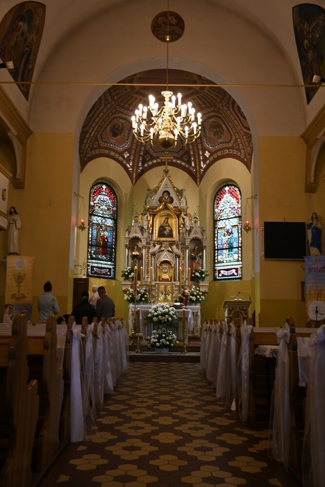 W wielu rudzkich parafiach dzieci przyjęły w niedzielę Pierwszą Komunię Świętą. To wyjątkowy dzień zarówno dla dzieci, jak i rodziców.