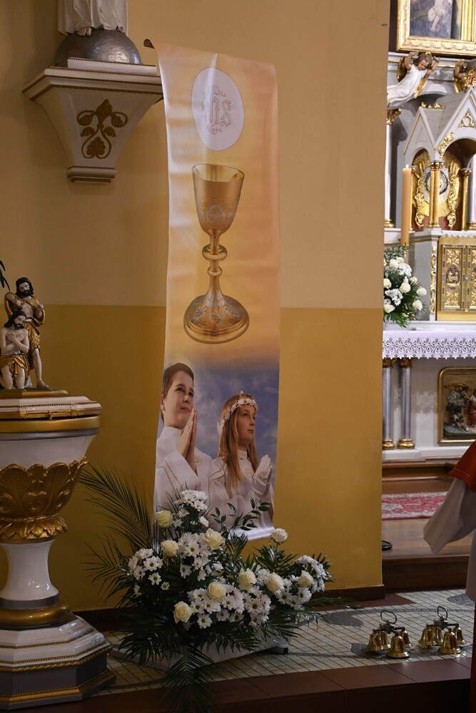 W wielu rudzkich parafiach dzieci przyjęły w niedzielę Pierwszą Komunię Świętą. To wyjątkowy dzień zarówno dla dzieci, jak i rodziców.