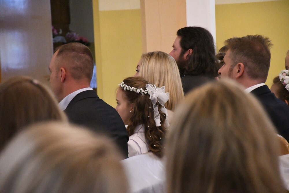 W wielu rudzkich parafiach dzieci przyjęły w niedzielę Pierwszą Komunię Świętą. To wyjątkowy dzień zarówno dla dzieci, jak i rodziców.