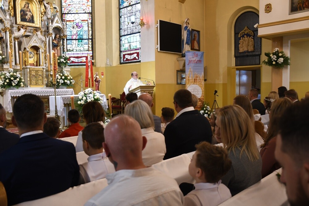 W wielu rudzkich parafiach dzieci przyjęły w niedzielę Pierwszą Komunię Świętą. To wyjątkowy dzień zarówno dla dzieci, jak i rodziców.