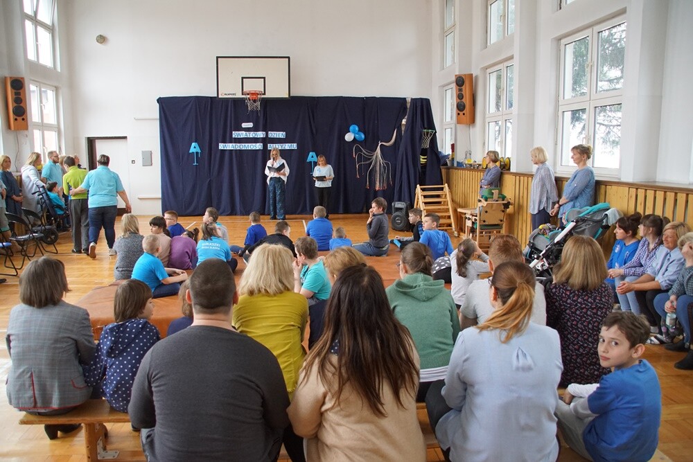 Szkoła Podstawowa nr 12 Specjalna im. św. Łukasza w Rudzie Śląskiej wzbogaciła się o nową przestrzeń. W wireckiej placówce dzisiaj oficjalnie otwarta została Sala Doświadczania Świata, która będzie służyła do terapii dzieci i młodzieży z niepełnosprawnościami.