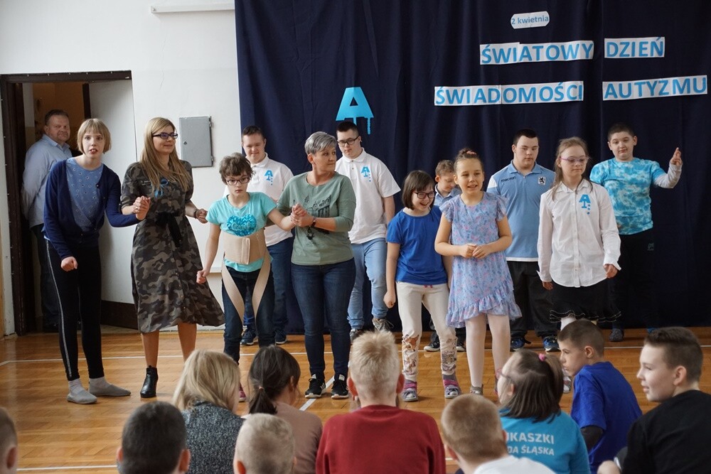 Szkoła Podstawowa nr 12 Specjalna im. św. Łukasza w Rudzie Śląskiej wzbogaciła się o nową przestrzeń. W wireckiej placówce dzisiaj oficjalnie otwarta została Sala Doświadczania Świata, która będzie służyła do terapii dzieci i młodzieży z niepełnosprawnościami.