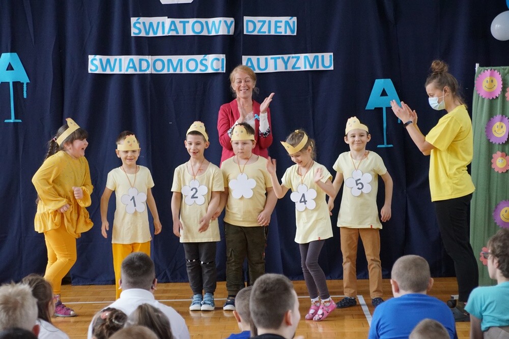 Szkoła Podstawowa nr 12 Specjalna im. św. Łukasza w Rudzie Śląskiej wzbogaciła się o nową przestrzeń. W wireckiej placówce dzisiaj oficjalnie otwarta została Sala Doświadczania Świata, która będzie służyła do terapii dzieci i młodzieży z niepełnosprawnościami.